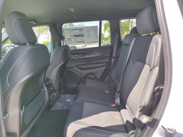 new 2025 Jeep Grand Cherokee car, priced at $32,177