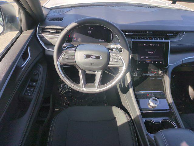 new 2025 Jeep Grand Cherokee car, priced at $32,101