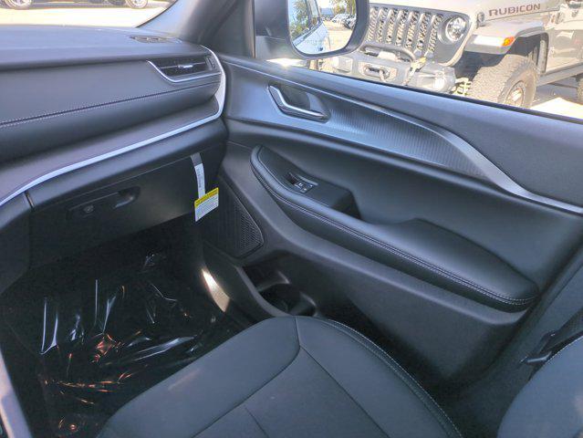 new 2025 Jeep Grand Cherokee car, priced at $32,101