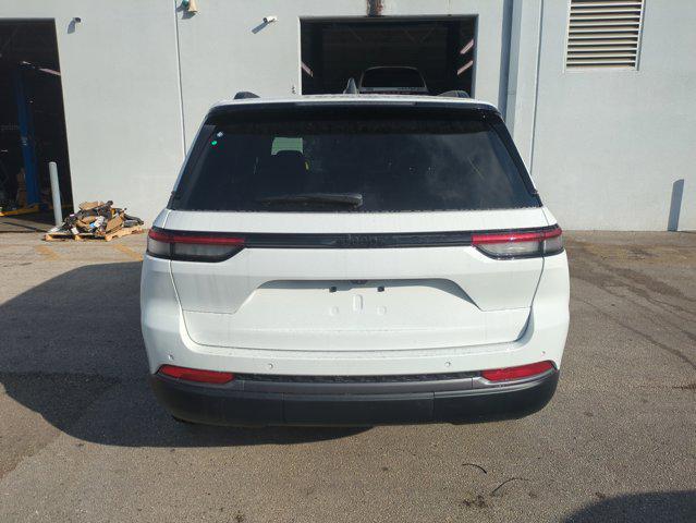 new 2026 Jeep Grand Cherokee car, priced at $39,890