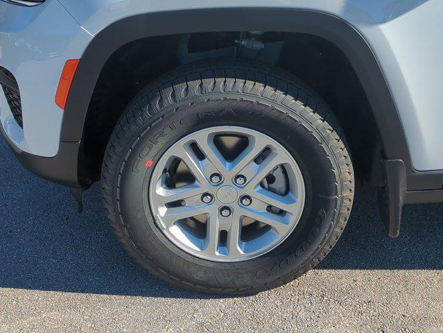 new 2025 Jeep Grand Cherokee car, priced at $32,101