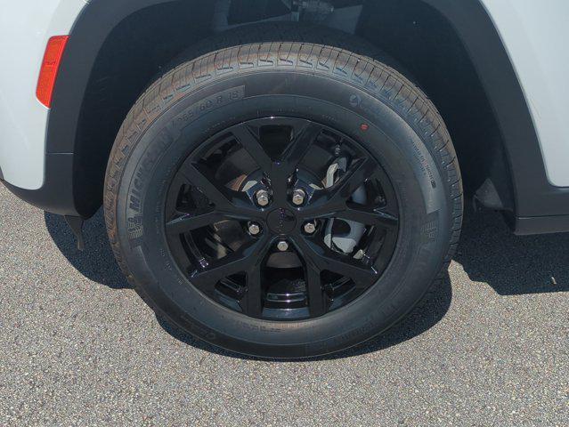 new 2026 Jeep Grand Cherokee car, priced at $40,044