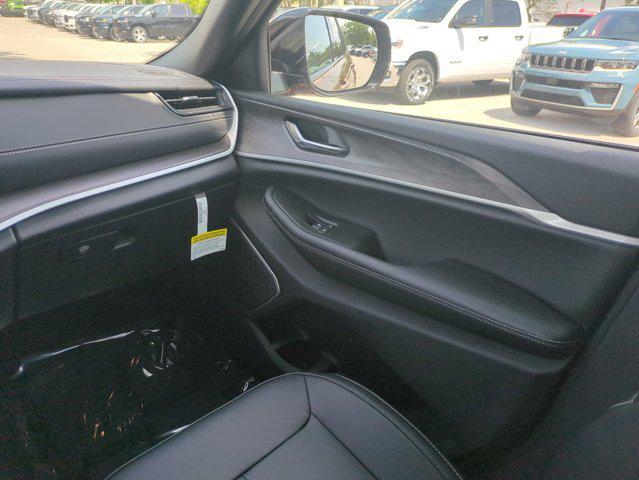 new 2026 Jeep Grand Cherokee car, priced at $41,421