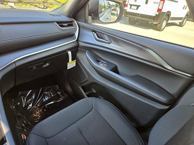 new 2025 Jeep Grand Cherokee car, priced at $31,549