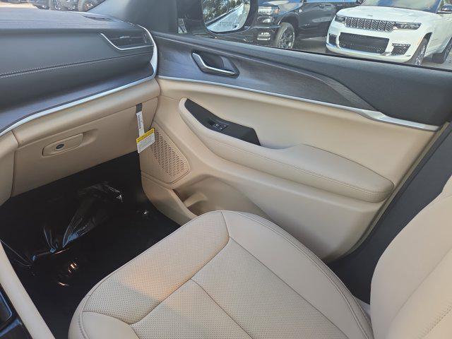 new 2025 Jeep Grand Cherokee L car, priced at $46,173