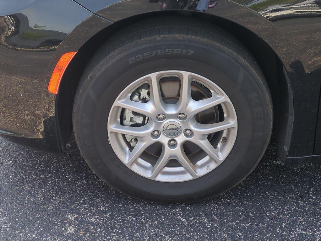 used 2024 Chrysler Pacifica car, priced at $23,433