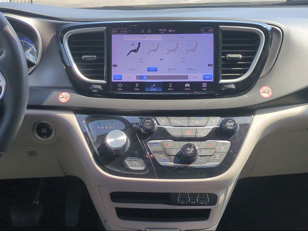 used 2024 Chrysler Pacifica car, priced at $23,433