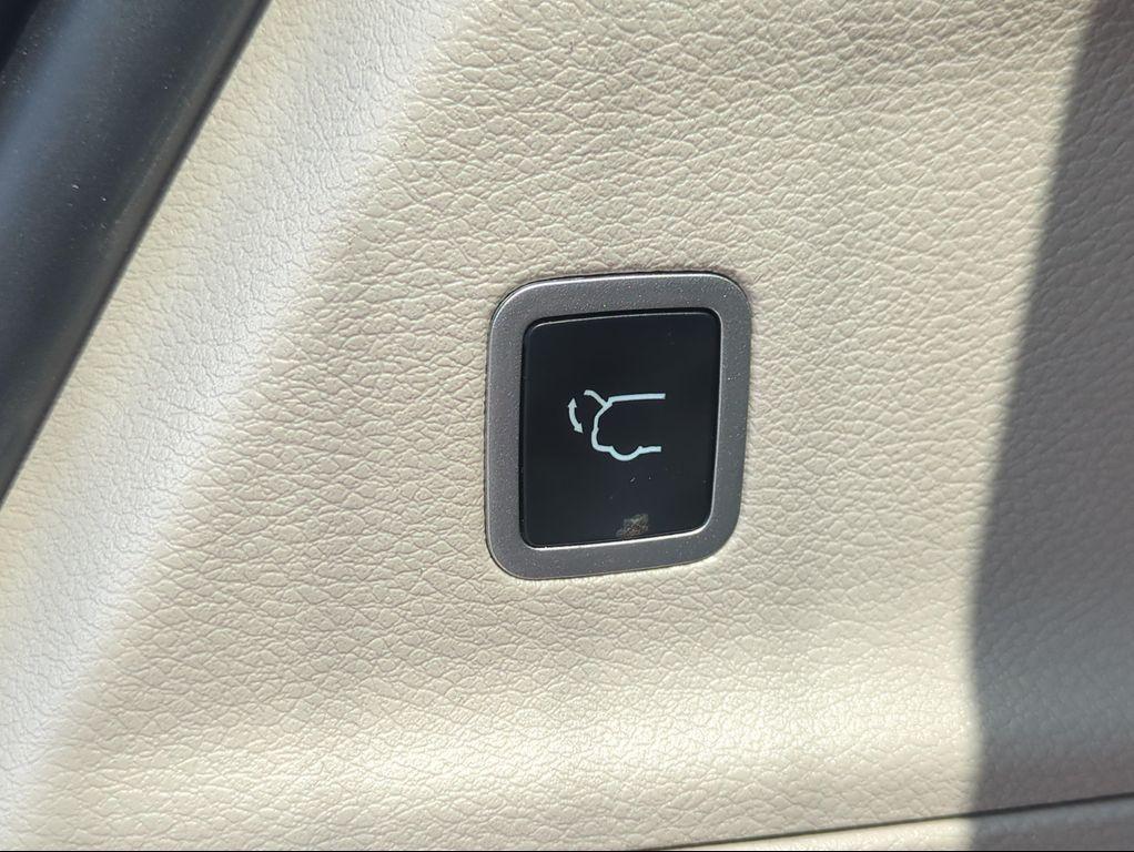 used 2024 Chrysler Pacifica car, priced at $23,433