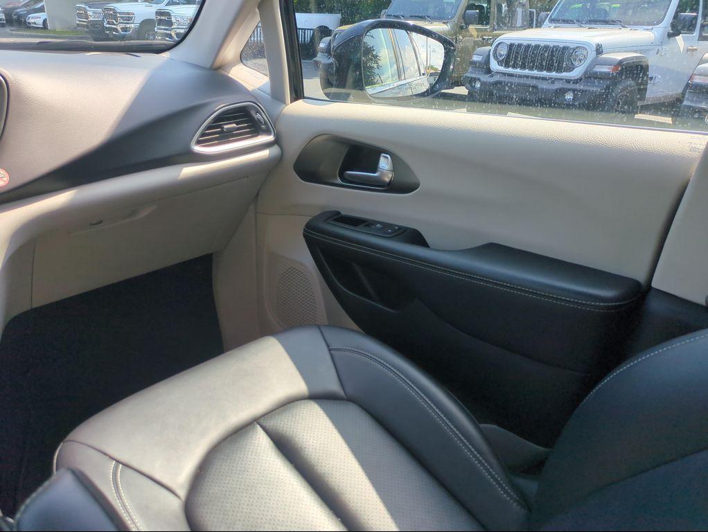 used 2024 Chrysler Pacifica car, priced at $23,433