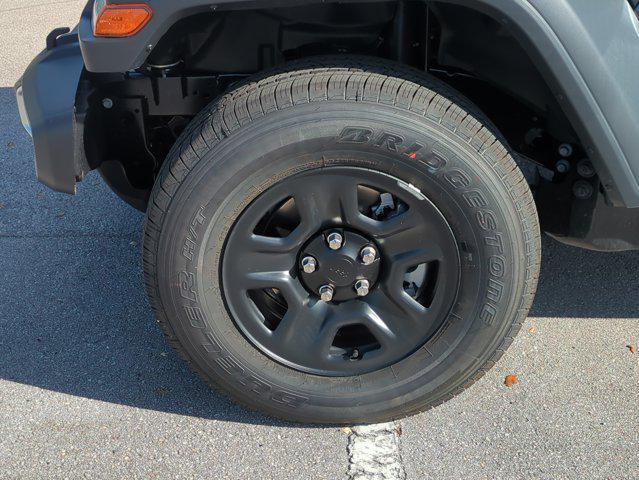 new 2026 Jeep Gladiator car, priced at $37,931