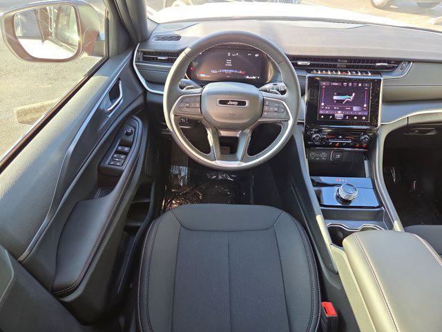 new 2025 Jeep Grand Cherokee car, priced at $27,990