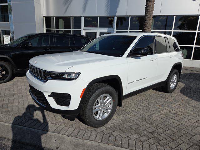 new 2025 Jeep Grand Cherokee car, priced at $27,990