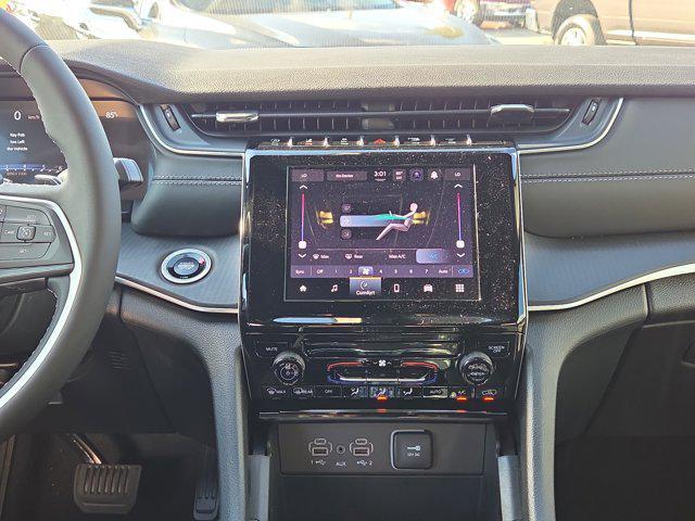 new 2025 Jeep Grand Cherokee car, priced at $27,990