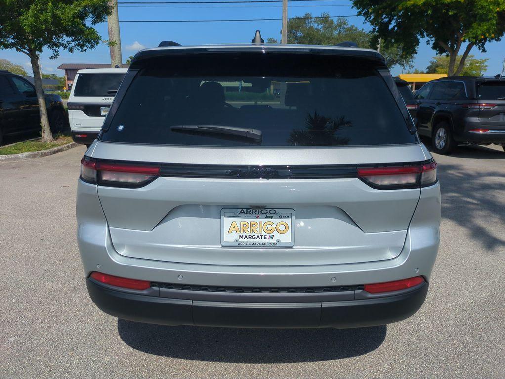 new 2026 Jeep Grand Cherokee car, priced at $43,834