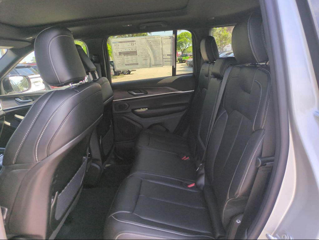 new 2026 Jeep Grand Cherokee car, priced at $43,834