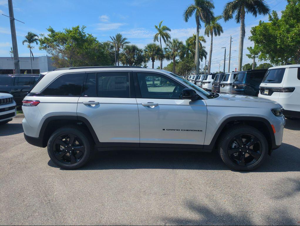 new 2026 Jeep Grand Cherokee car, priced at $43,834