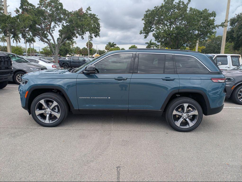new 2026 Jeep Grand Cherokee car, priced at $41,665