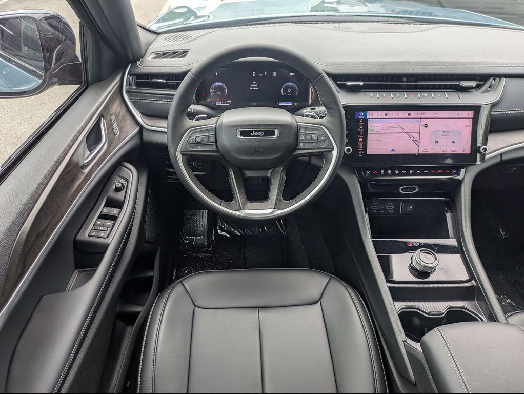 new 2026 Jeep Grand Cherokee car, priced at $41,665