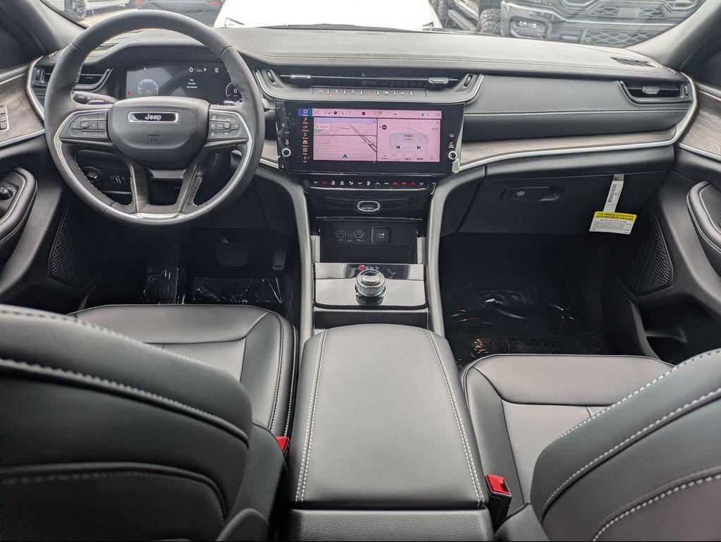 new 2026 Jeep Grand Cherokee car, priced at $41,665