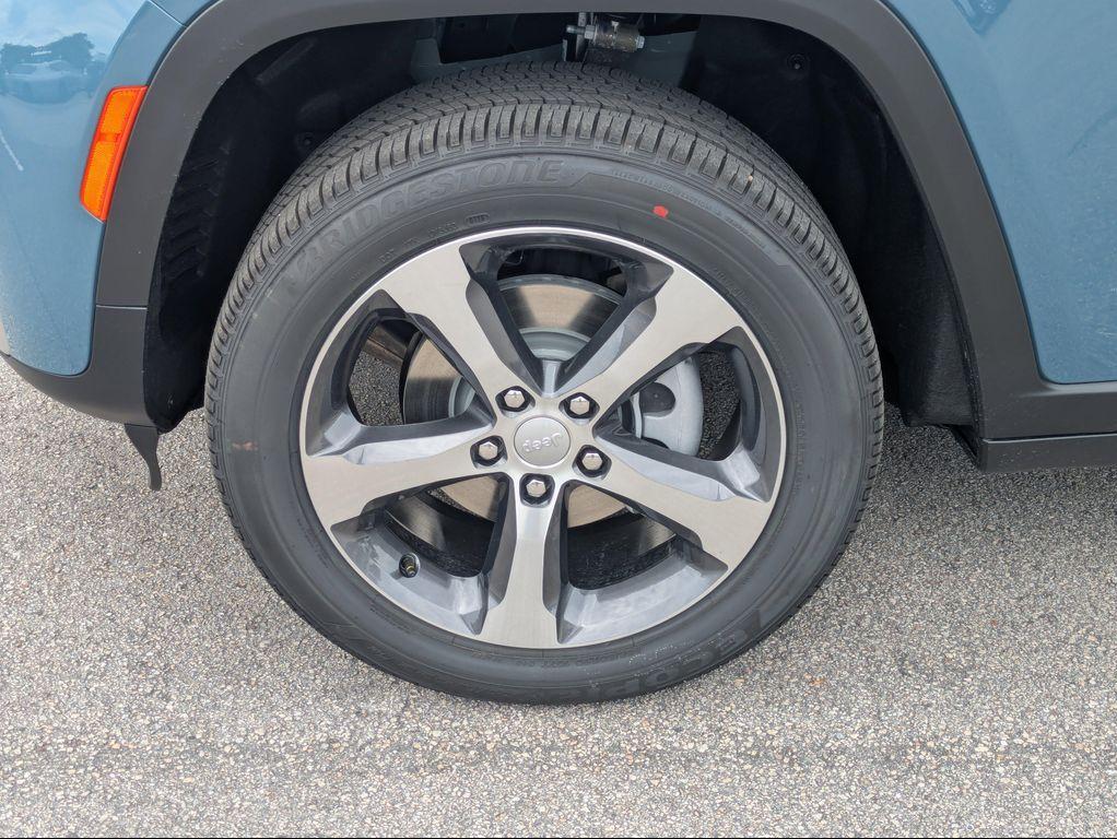 new 2026 Jeep Grand Cherokee car, priced at $41,665