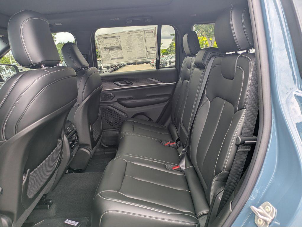 new 2026 Jeep Grand Cherokee car, priced at $41,665