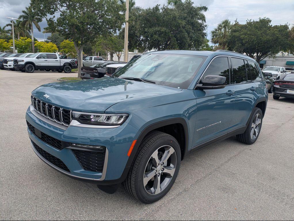 new 2026 Jeep Grand Cherokee car, priced at $41,665
