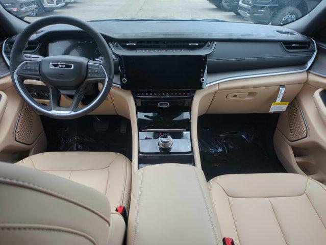 new 2026 Jeep Grand Cherokee car, priced at $41,782