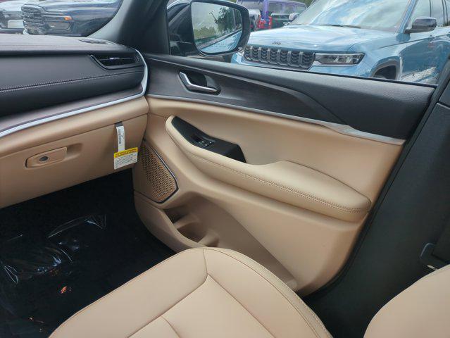 new 2026 Jeep Grand Cherokee car, priced at $41,782