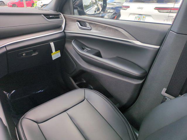 new 2025 Jeep Grand Cherokee car, priced at $45,114