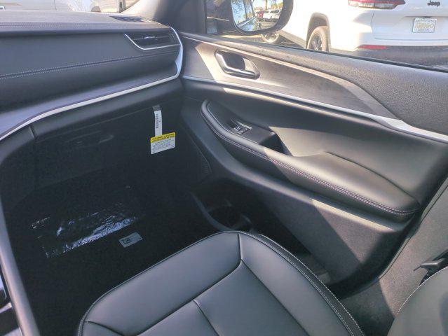 new 2025 Jeep Grand Cherokee car, priced at $45,114