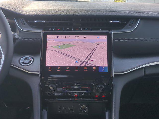 new 2025 Jeep Grand Cherokee car, priced at $45,114