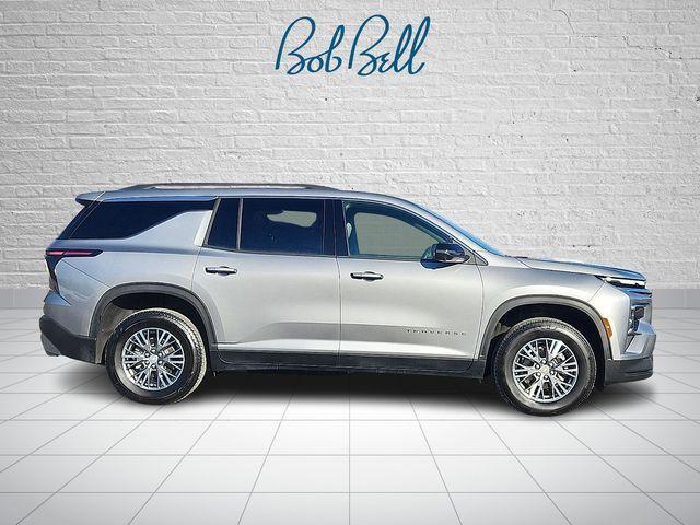 used 2025 Chevrolet Traverse car, priced at $34,999
