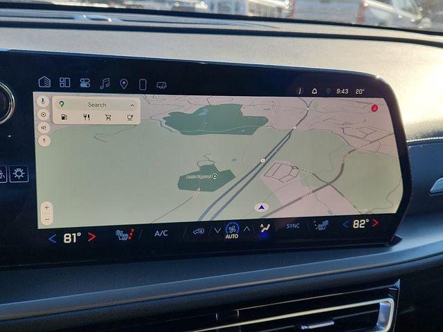 used 2025 Chevrolet Traverse car, priced at $34,999