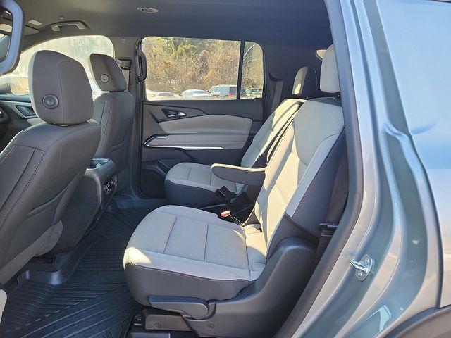 used 2025 Chevrolet Traverse car, priced at $34,999
