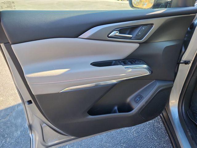 used 2025 Chevrolet Traverse car, priced at $34,999