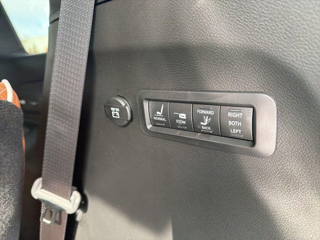 new 2026 Chrysler Pacifica car, priced at $51,963