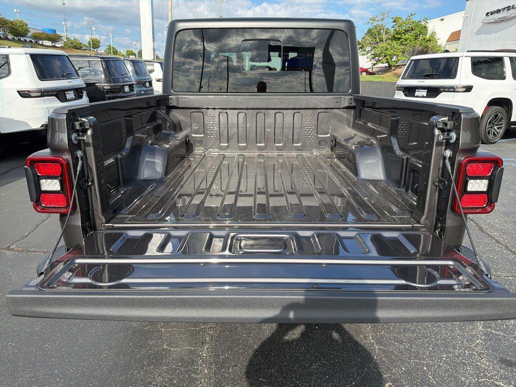 new 2026 Jeep Gladiator car, priced at $44,851