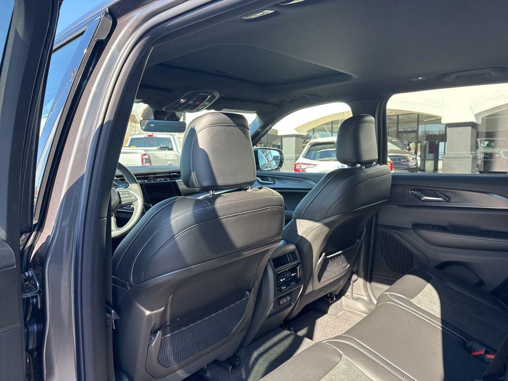 new 2025 Jeep Grand Cherokee car, priced at $38,873