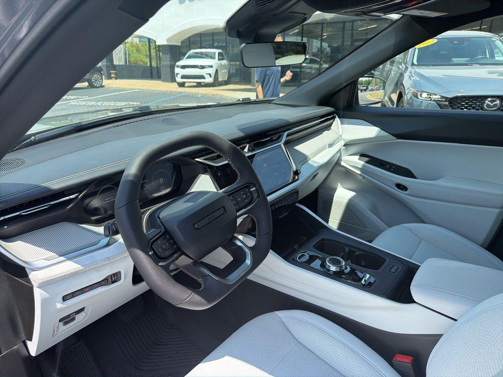 new 2026 Jeep Cherokee car, priced at $39,298