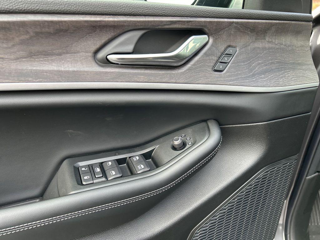 new 2025 Jeep Grand Cherokee L car, priced at $49,220