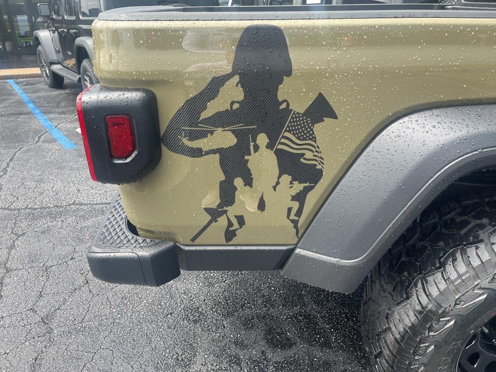 new 2025 Jeep Gladiator car, priced at $38,452