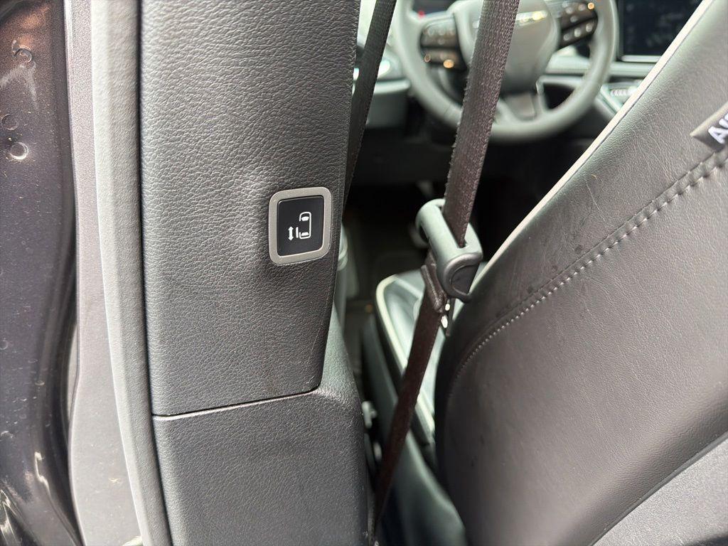 used 2023 Chrysler Pacifica car, priced at $42,540