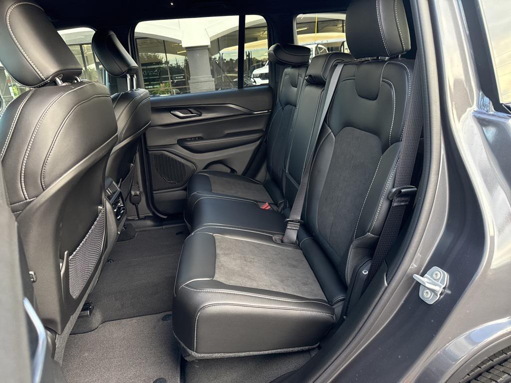 new 2025 Jeep Grand Cherokee car, priced at $40,383