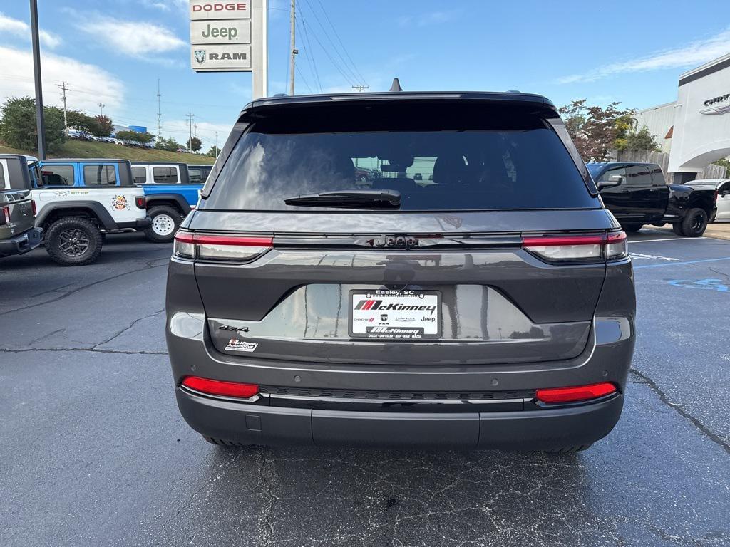 new 2025 Jeep Grand Cherokee car, priced at $40,383