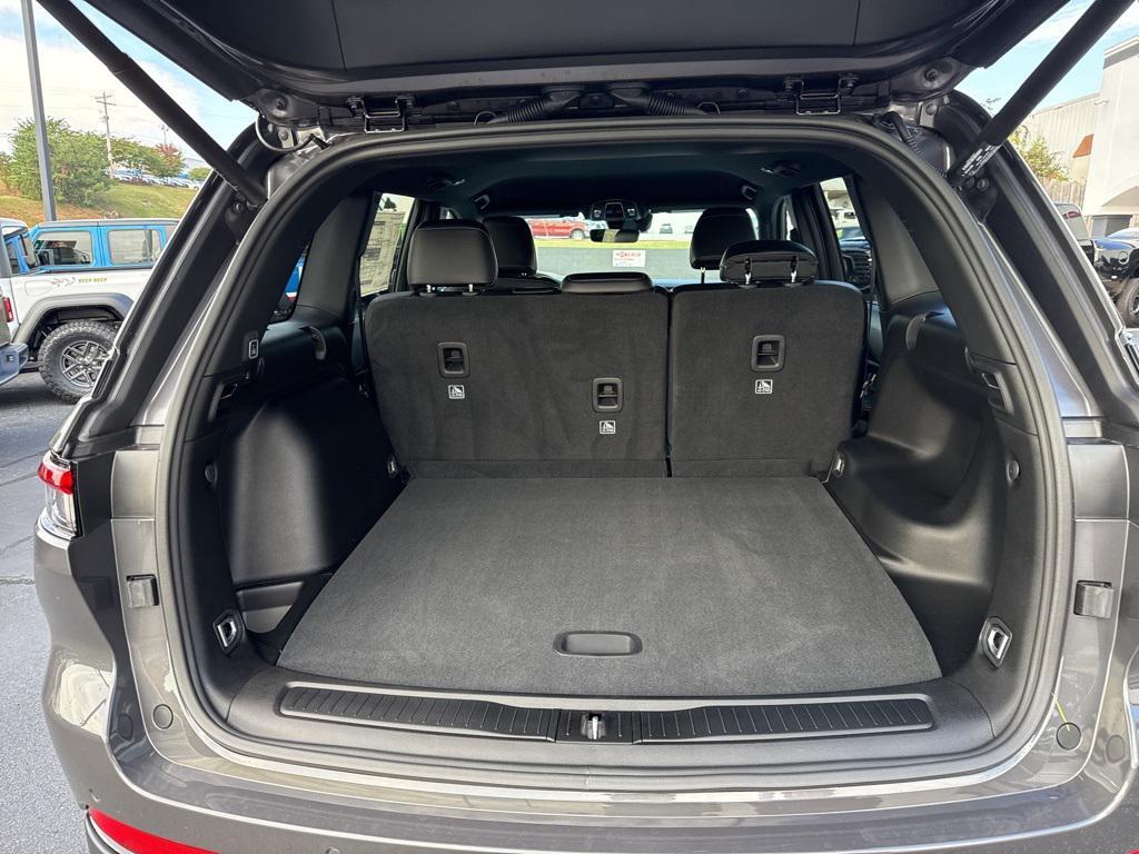 new 2025 Jeep Grand Cherokee car, priced at $40,383