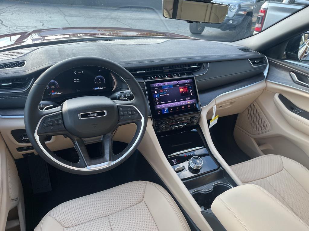 new 2025 Jeep Grand Cherokee car, priced at $47,167