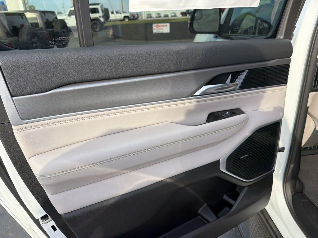 new 2026 Jeep Grand Wagoneer L car, priced at $73,353