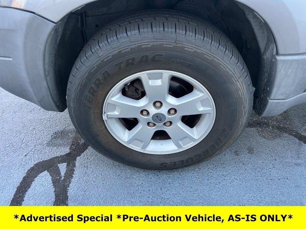 used 2007 Ford Escape car, priced at $3,900