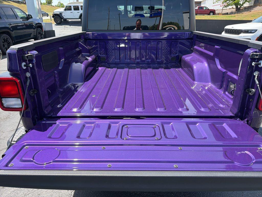 new 2026 Jeep Gladiator car, priced at $44,504