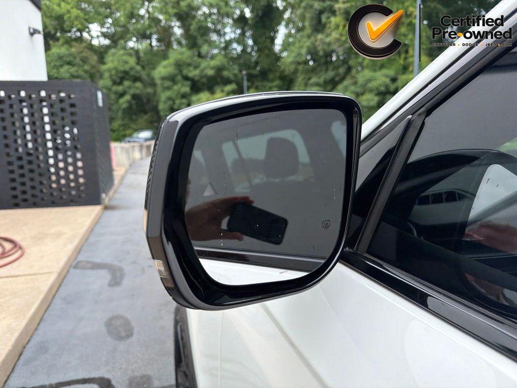 used 2023 Jeep Grand Cherokee car, priced at $33,050